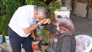 BAŞKAN ZEYBEK YÜREKLERE DOKUNUYOR.