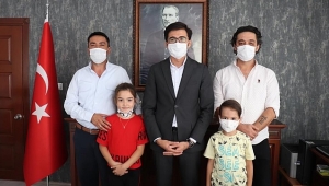 COŞKUN, ATATÜRK BÜSTÜNÜ YIKAYAN ÇOCUKLARI MİSAFİR ETTİ