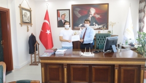 DOĞANOĞLU,İLÇE HASTANE BAŞHEKİMİNE BAŞARI BELGESİ VERDİ..