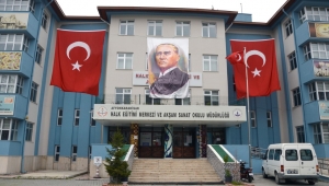 HALK EĞİTİMİ MERKEZİ VE AKŞAM SANAT OKULUNDA KURSLAR BAŞLADI.