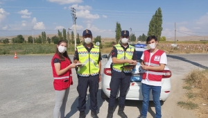 KIZILAY GÖNÜLLERE DOKUNUYOR.