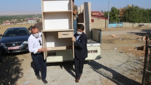 KOÇ, Afyonda Her Ev Bir Okul Projesiyle Öğrencilere Çalışma Masalarını Teslim Etti.