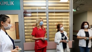 SAĞLIK ÇALIŞANLARINA AŞURE İKRAMI.