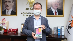 Başkan Uluçay’dan ‘askıda tablet’ kampanyasına destek. 