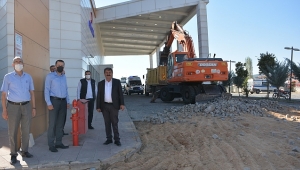 Dinar Belediyesinden Hastane Bahçesine sıcak asfalt