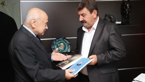  Dinarlı Yazar ve Şairlerden Başkan Sarı’ya Teşekkür Ziyareti