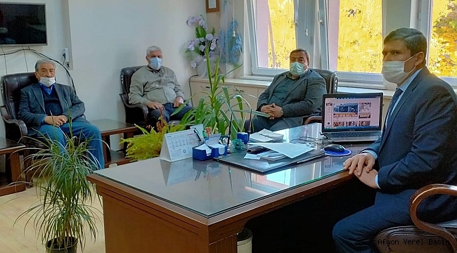 Mustafa Karahan Öğretmenler Gününde Müdürü Ziyaret Etti