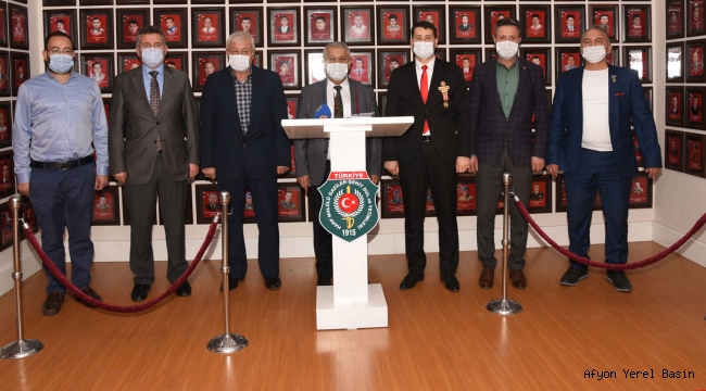 ZEYBEK BAŞKAN´DAN ŞEHİT AİLELERİ DERNEĞİNE ZİYARET