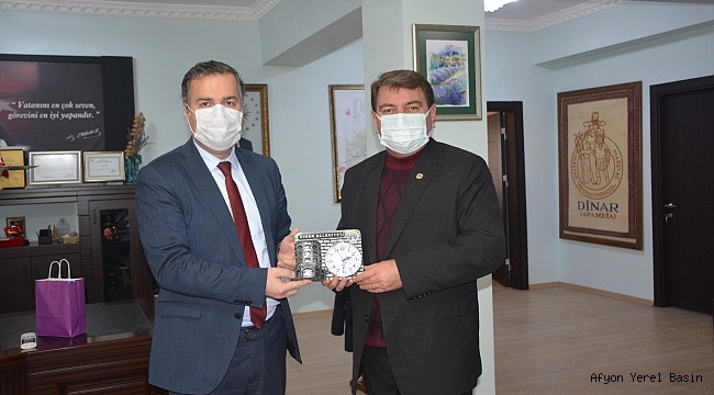 Başkan Nihat Sarı, Kaymakam Selami Kapankaya’yı ziyaret etti