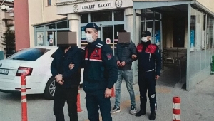 İş yerinden asker şapkası çalan iki kişi tutuklandı