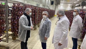 Vali Gökmen Çiçek Cumhuriyet Sucukları Firmasını Ziyaret Etti