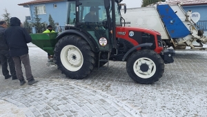 Dinar Belediyesi Kar Tuzlama Çalışmalarına Başladı