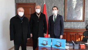 Dinar Ticaret ve Sanayi Odası’ndan Öğrencilere Klavyeli Tablet Desteği