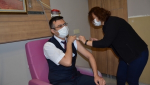 İlimizde Aşılama Başladı: İlk Aşı Sağlık Müdürü Korkmaz'a 