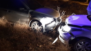 POLİS ARAÇLARINA ÇARPARAK KAÇACAKLARINI ZANNETİLER.!!