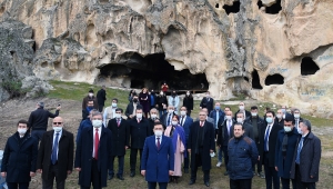  Vali Gökmen Çiçek ve Basın Mensupları Ayazini Köyü’nü Gezdi