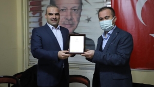 BAŞKAN ULUÇAY’DAN EN ÇOK ÜYE YAPAN SANDIKLI TEŞKİLATINA TEŞEKKÜR PLAKETİ