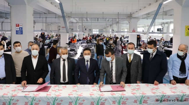 Vali Gökmen Çiçek 03 Efe Kan Tekstili Ziyaret Etti