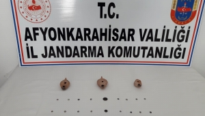 ARAÇ İÇİNDE TARİHİ DEĞERİ OLAN ZİKKELER ELE GEÇİRİLDİ..