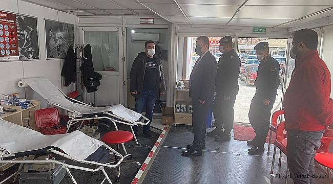 Kaymakam Kapankaya Kızılay Kan Bağışı Tır'nı Ziyaret etti