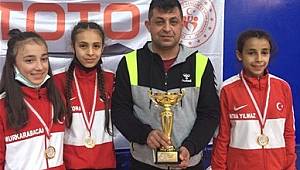 BAYAN GÜREŞCİLERDEN 3 ALTIN MADALYA..