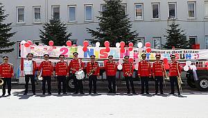 Dinar Belediyesi Bandosundan Mahallelerde 23 Nisan gösterisi