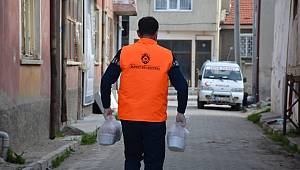 Şuhut Belediyesi İftar Yemeklerini İhtiyaç Sahibi Vatandaşların Evlerine Ulaştırılıyor.