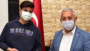 GENÇLERİN İNTERNETİ ZEYBEK BAŞKAN´DAN