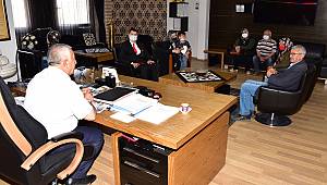 ŞEHİT AİLELERİMİZDEN ZEYBEK BAŞKAN´A ZİYARET