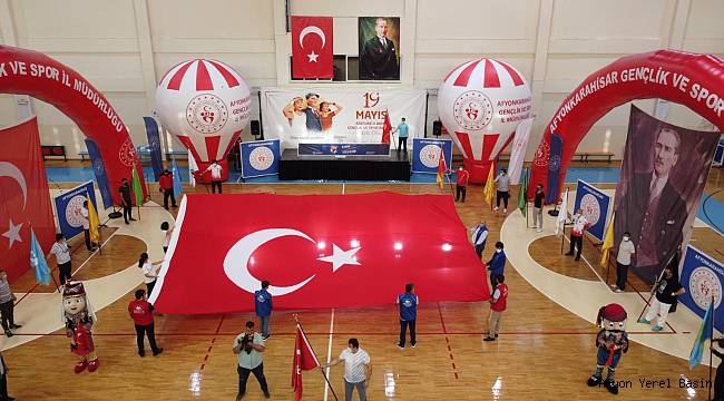 Tınaztepe Spor Salonunda İstiklal Marşı okundu