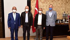 ZEYBEK BAŞKAN´A MAÇ ÖNCESİ ZİYARET