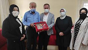 Başkan Uluçay’dan şehit babalarına ‘babalar günü’ ziyareti 