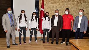 KUMALA´IN SULTANLARINDAN BAŞKAN ZEYBEK'E ZİYARET