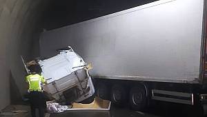  TÜNEL'DE KAZA YAPAN TIR, ANTALYA KARAYOLUNU ULAŞIMA KAPATTI..!