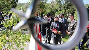 15 Temmuz Demokrasi ve Milli Birlik Günü’nde Aziz Şehitlerimiz Rahmetle Yad Edildi