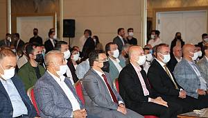 Bakan Karaismailoğlu ile Vali Çiçek, 12. Ulaştırma ve Haberleşme Şurası’nın Kapanış Oturumuna Katıldı