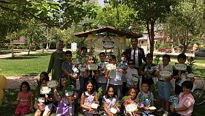 ÖĞRENCİLERE ANLAMLI KARNE HEDİYESİ