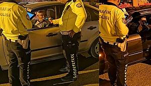 POLİS MEMURLARINA RÜŞVET TEKLİF ETTİLER.!