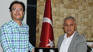TAPU MÜDÜRÜ ENGİN TOLGAY´ DAN ZEYBEK BAŞKAN´A VEDA ZİYARETİ 