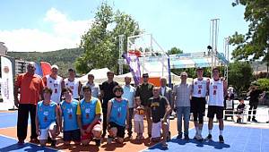 ZAFER MEYDANI YİNE ÇOK RENKLİ 