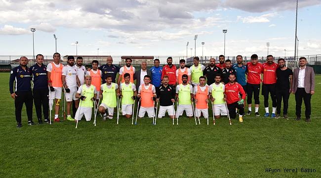 ZEYBEK BAŞKAN´DAN ŞAMPİYONLARA ZİYARET