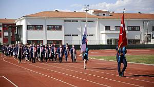 2020-2021 Akademik Yılı Ana Mezuniyet Töreninde AKÜ Öğrencileri Kep Attı