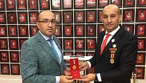 BAŞKAN ÇÖL’DEN İSMAİL KUMARTAŞLI’YA HAYIRLI OLSUN ZİYARETİ