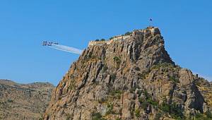 TÜRK YILDIZLARI ´BÜYÜK TAARRUZ´ İÇİN UÇTU