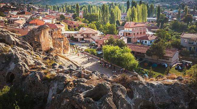 800 SPORCU, GİZEMLİ ŞEHİR AFYONKARAHİSAR’I KEŞFETTİ