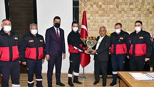 BAŞKAN ZEYBEK İTFAİYE PERSONELİNİ AĞIRLADI