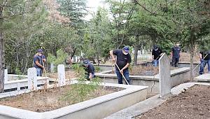 SANDIKLI ŞEHİR MEZARLIĞINDA ÇALIŞMALAR DEVAM EDİYOR