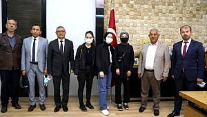 ÜNİVERSİTEYİ KAZANAN ÖĞRENCİLERDEN BAŞKANA TEŞEKKÜR