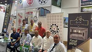  Başkan Nihat Sarı Ahmet Tural'a Hediye Verdi