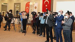 BAŞKAN ZEYBEK DÜNYA GAZETECİLER GÜNÜ´NÜ KUTLADI